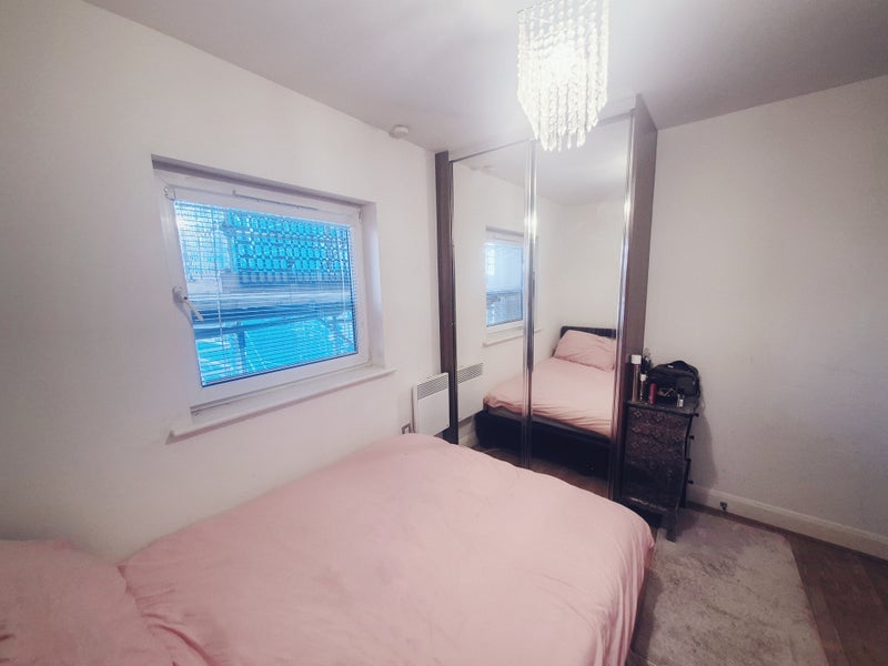 Room Pocklington Drive in Manchester