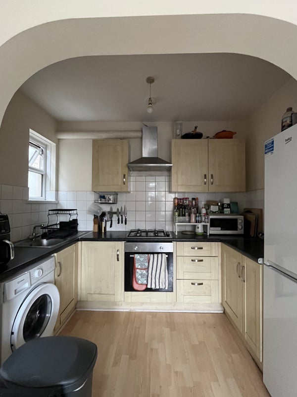 Room Emmanuel Road in Greater London