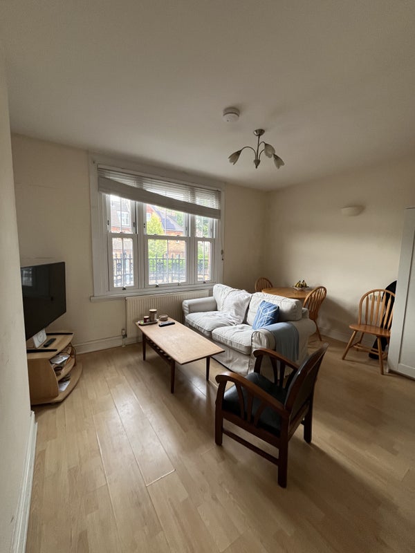Room Emmanuel Road in Greater London