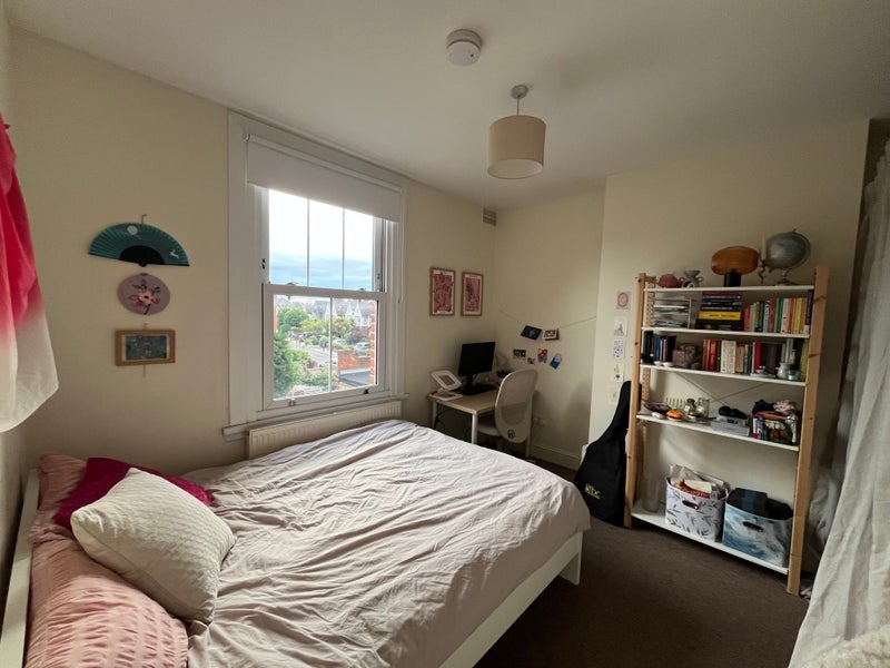 Room Emmanuel Road in Greater London
