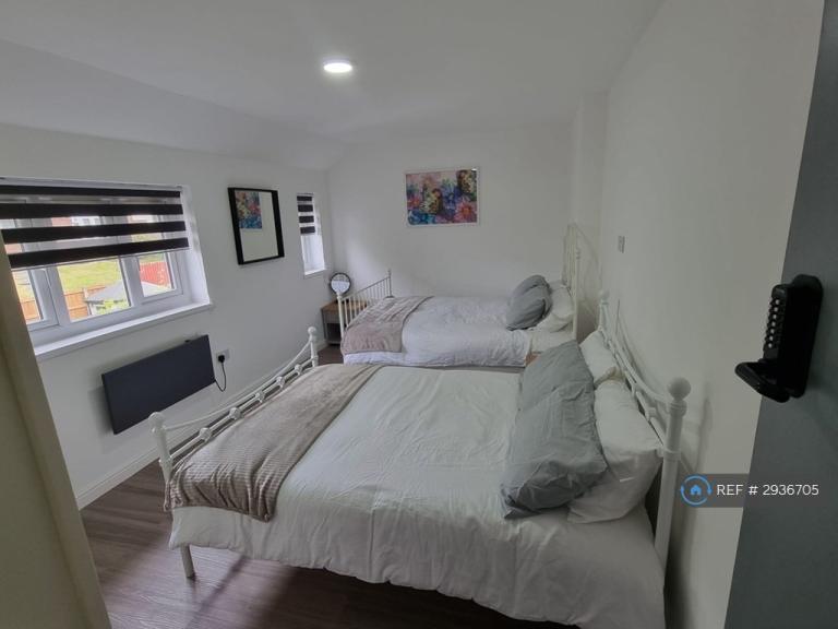 Flat Fallowfield Road in Sandwell