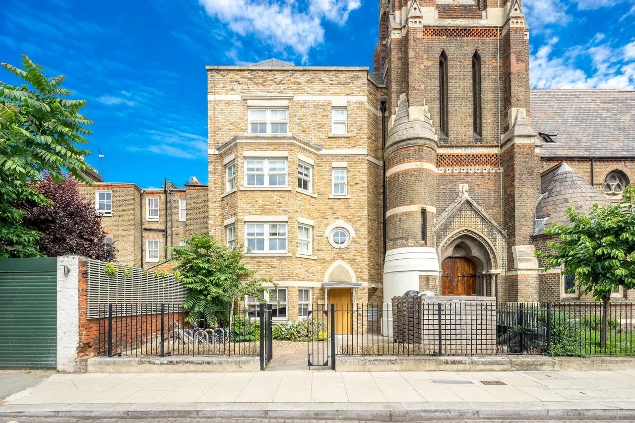 Flat St Andrew's Road in Greater London