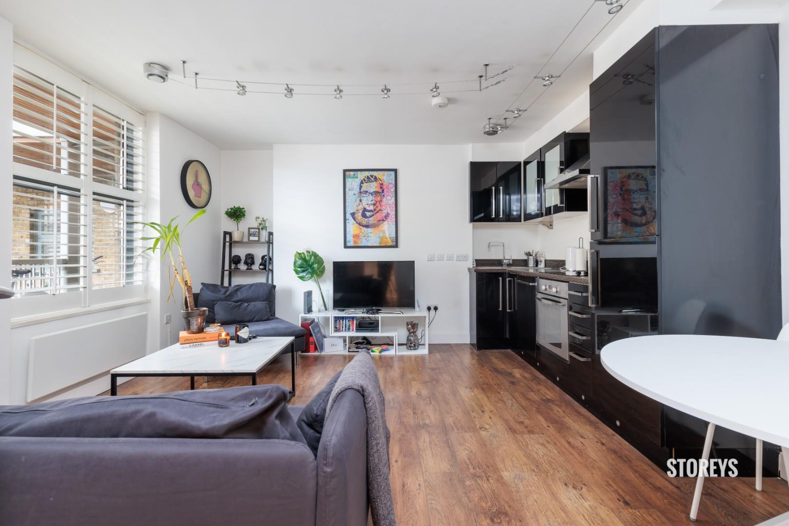 Flat Boleyn Road in Greater London