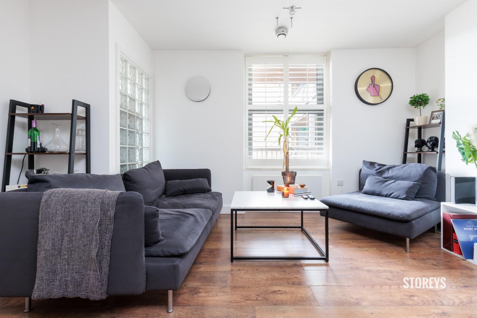 Flat Boleyn Road in Greater London