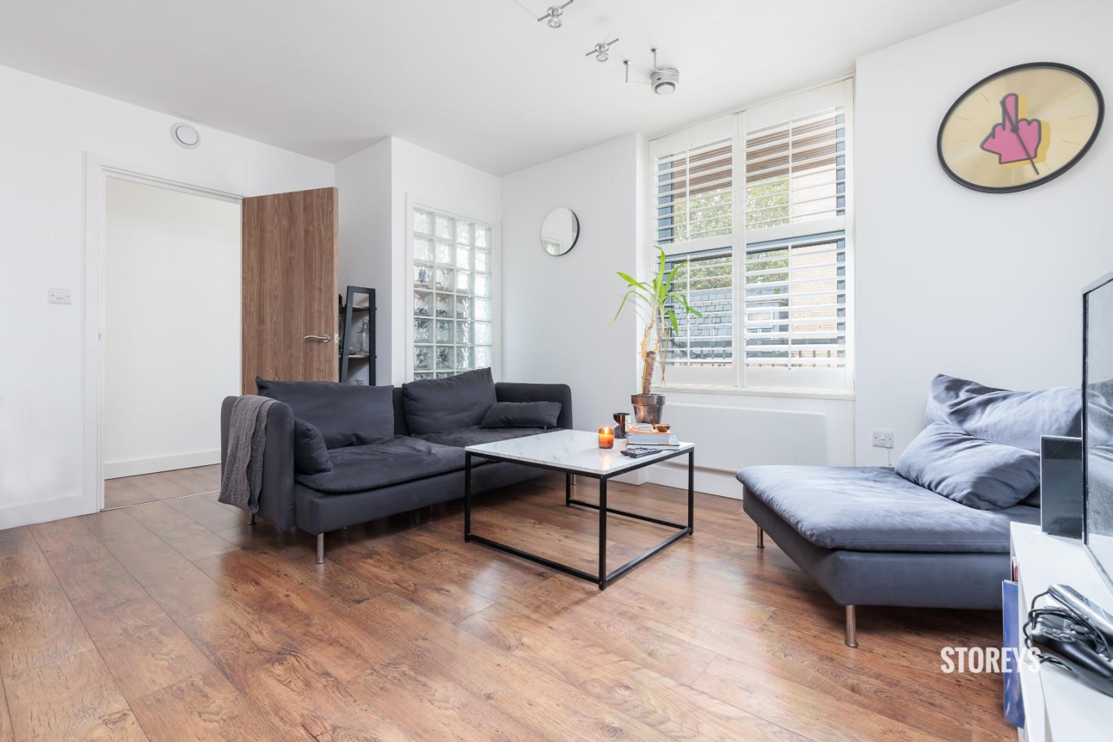 Flat Boleyn Road in Greater London