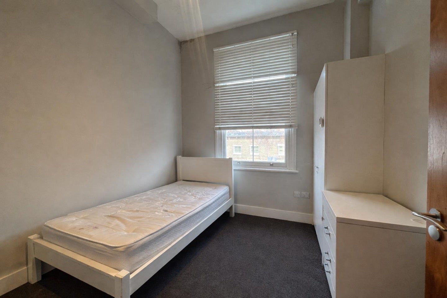 Flat West Cromwell Road in Greater London