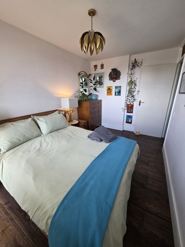 Room Lucey Way in Greater London