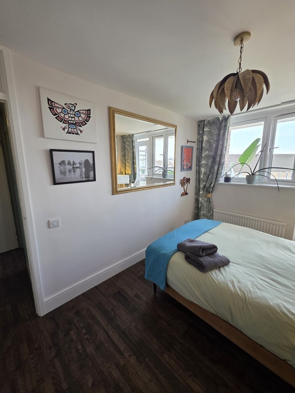Room Lucey Way in Greater London
