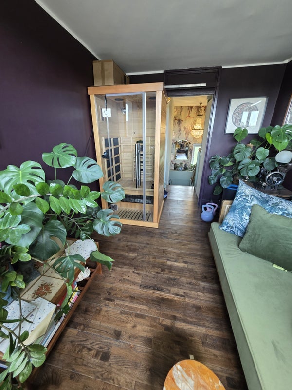 Room Lucey Way in Greater London