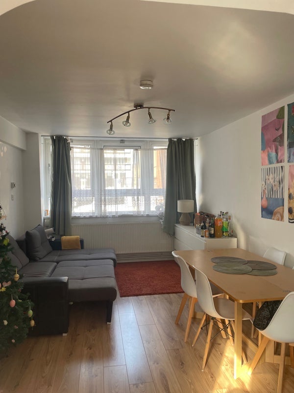 Room Devonshire Court in Greater London