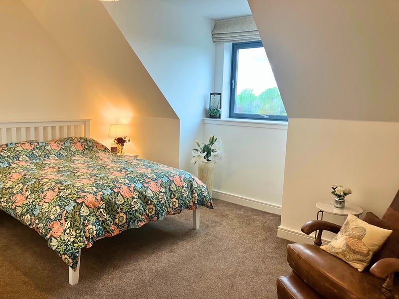 Room Cammo Road in City of Edinburgh