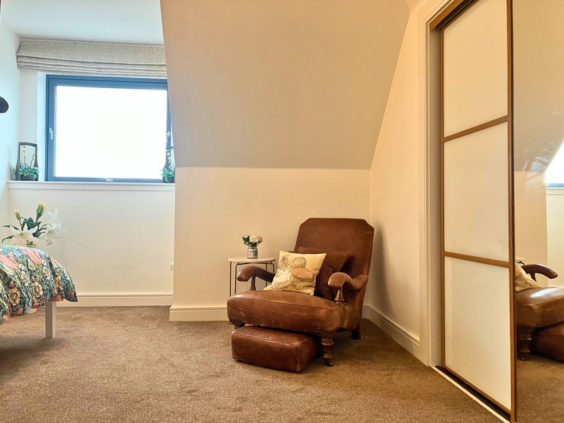 Room Cammo Road in City of Edinburgh
