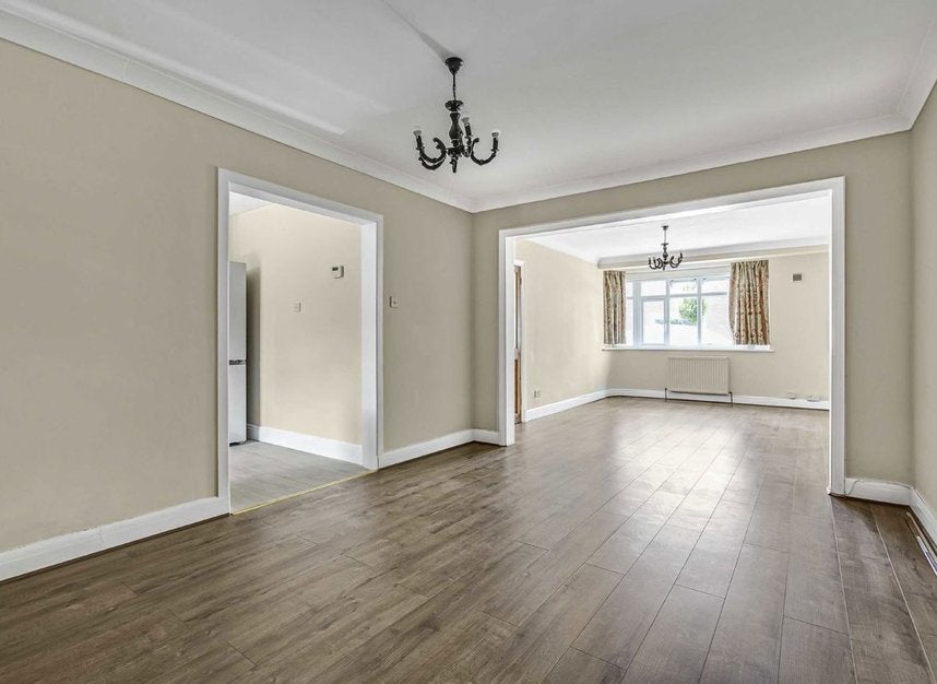 House Heddon Close in Greater London