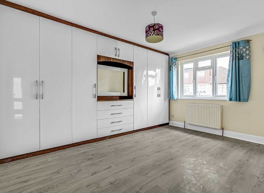 House Heddon Close in Greater London