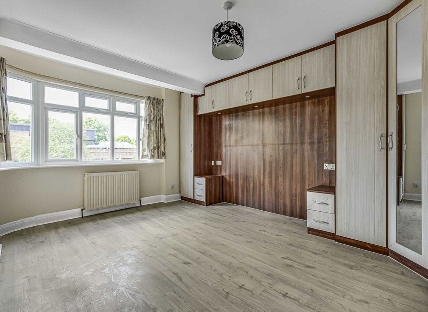 House Heddon Close in Greater London