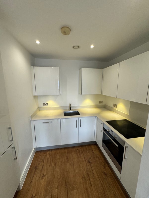 Flat Gunmakers Lane in Greater London