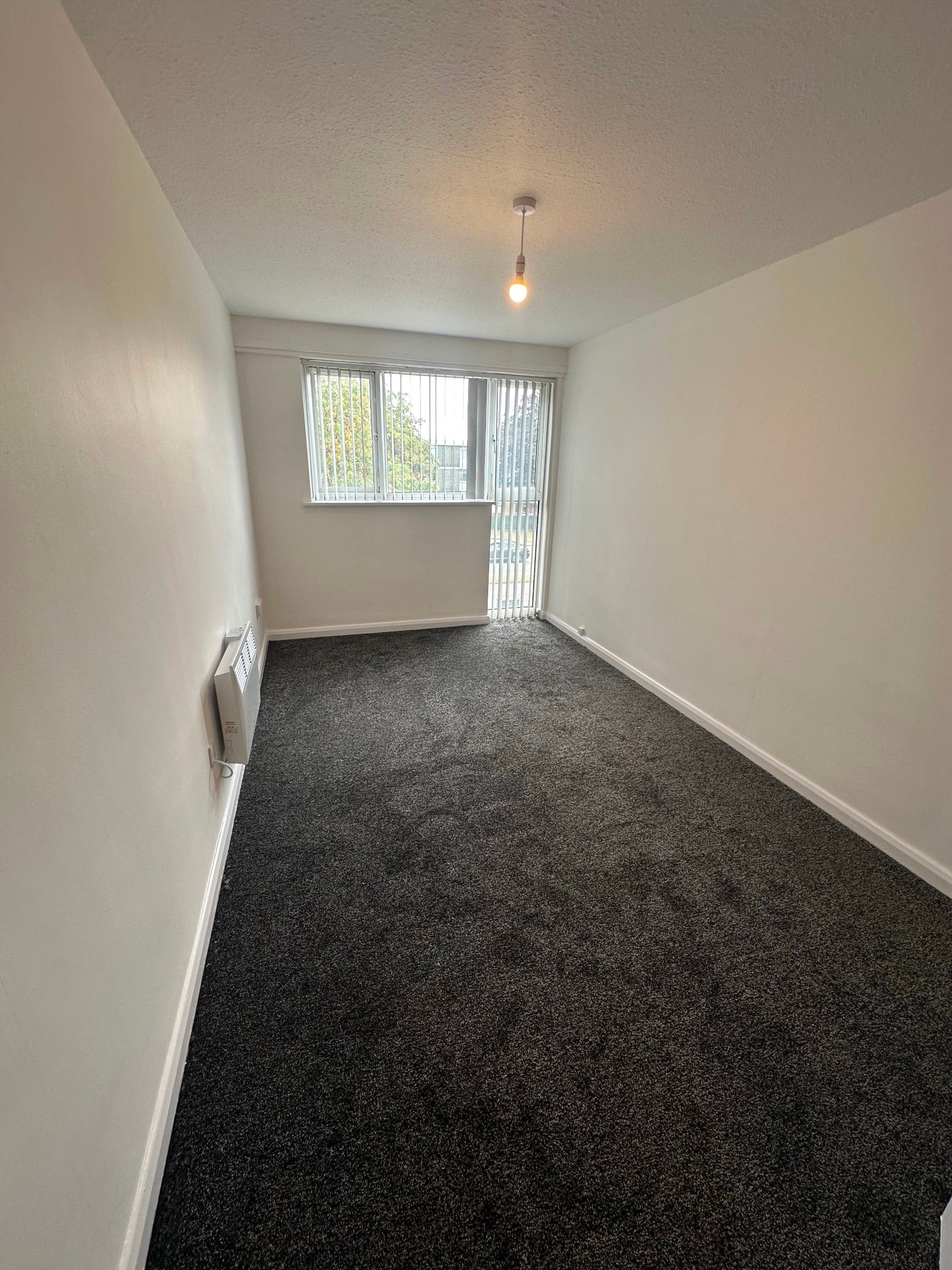 Flat Kenelm Court in Coventry