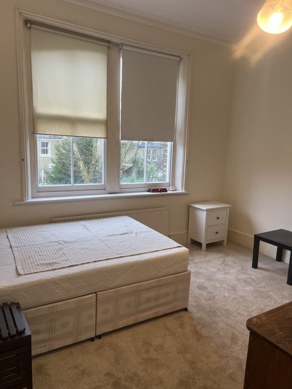Room Brondesbury Road in Greater London