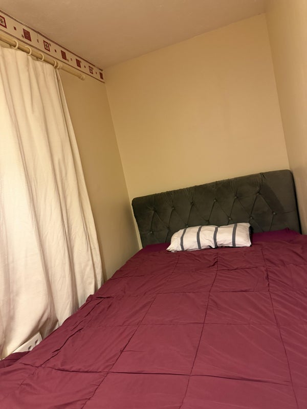 Room Butchers Road in Greater London