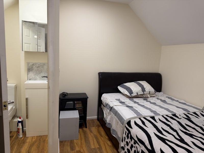 Room Butchers Road in Greater London