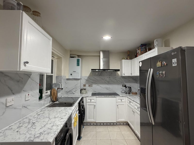 Room Butchers Road in Greater London