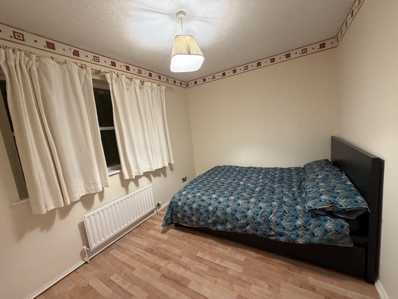 Room Butchers Road in Greater London