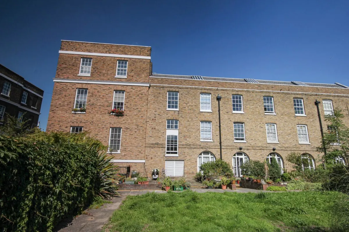 Flat Deptford Strand in Greater London