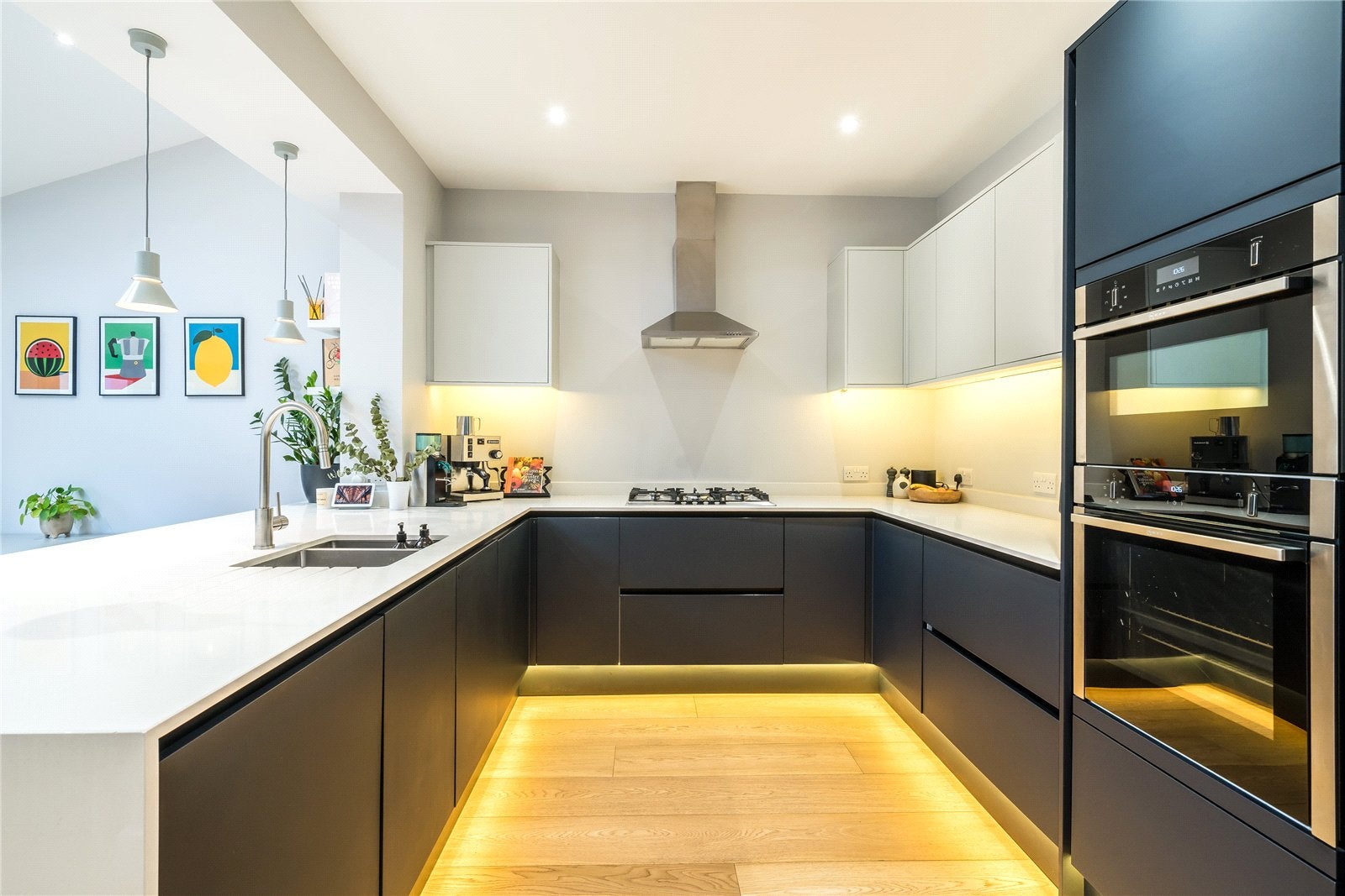 Flat Gassiot Road in Greater London