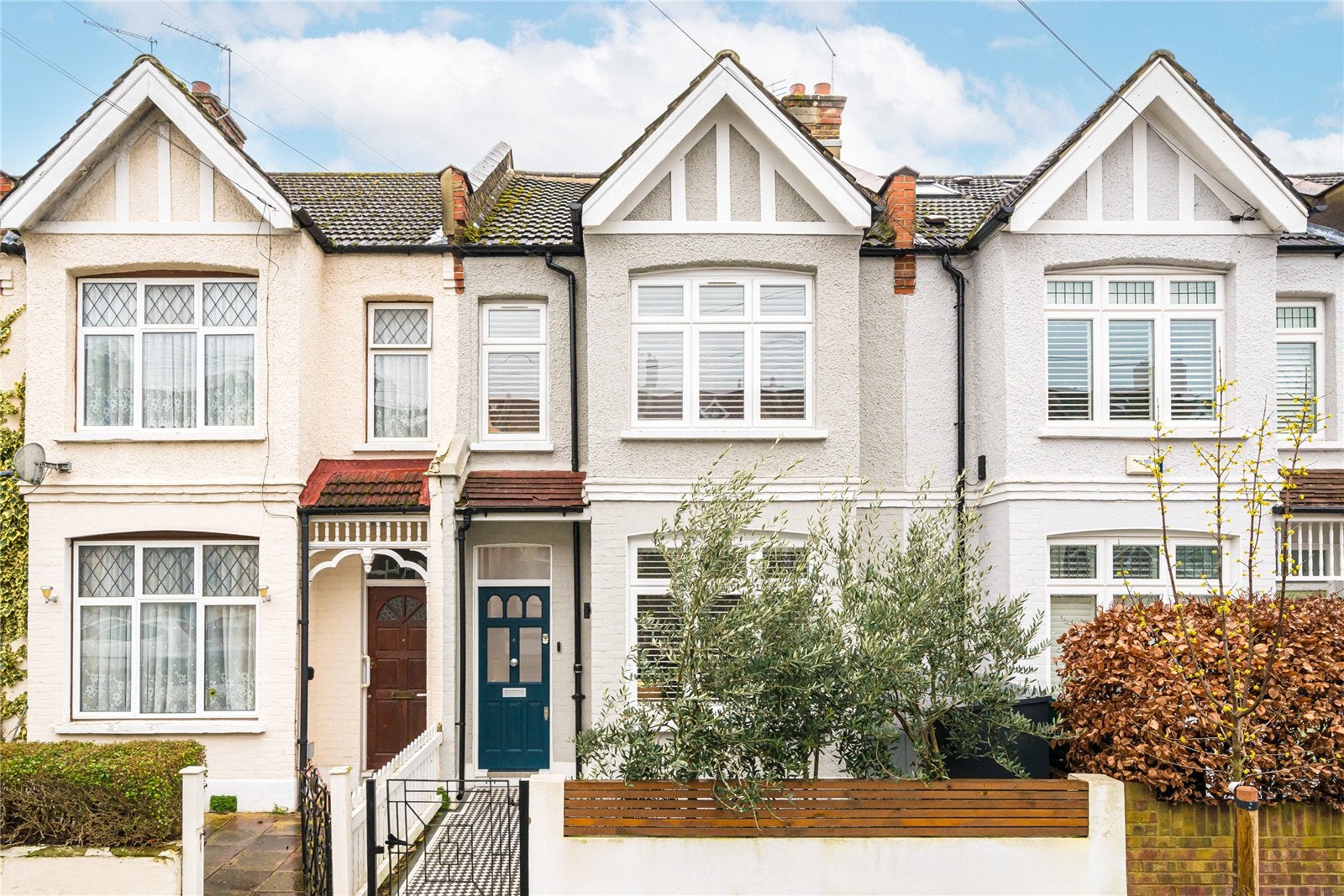 Flat Gassiot Road in Greater London