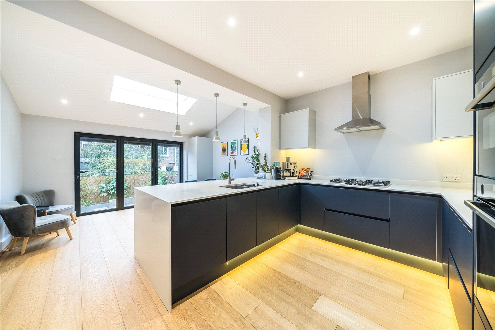 Flat Gassiot Road in Greater London