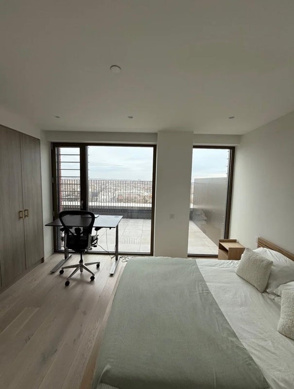 Room City Road in Greater London