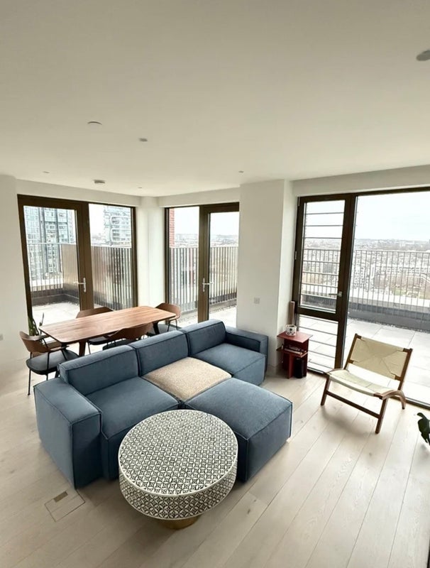 Room City Road in Greater London