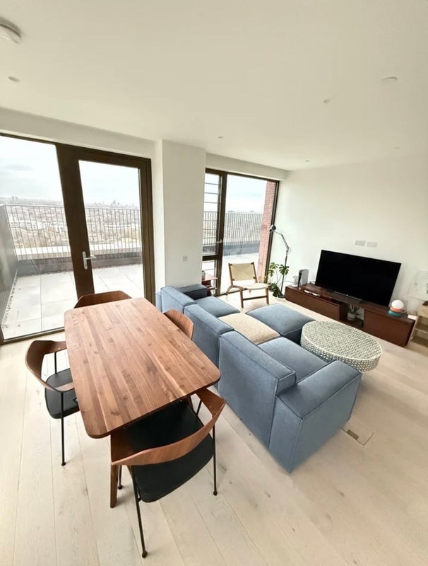 Room City Road in Greater London