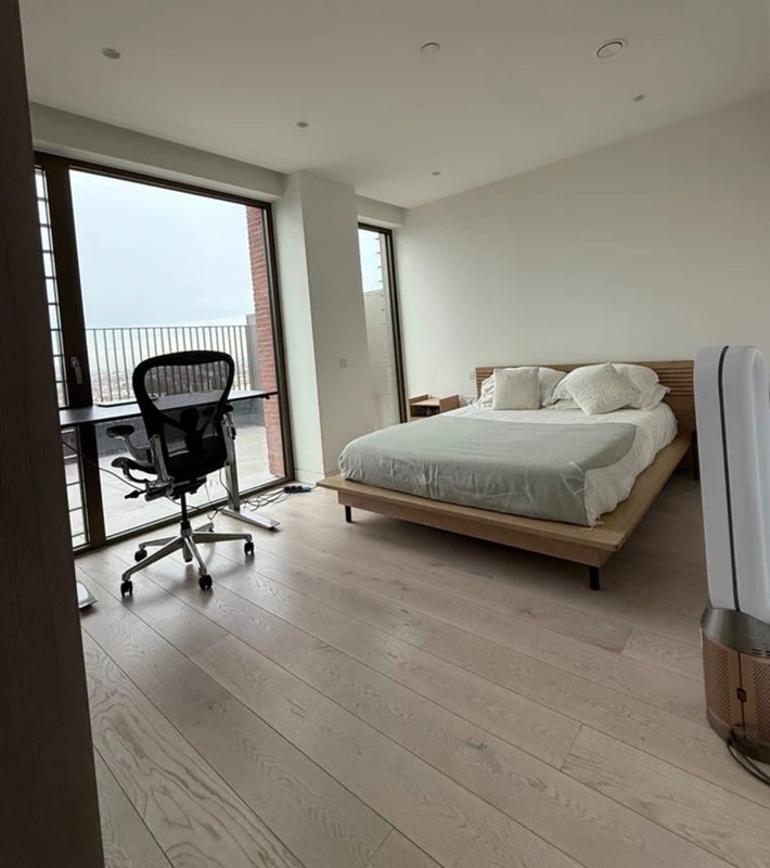 Room City Road in Greater London