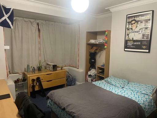 Flat Estcourt Avenue in Leeds