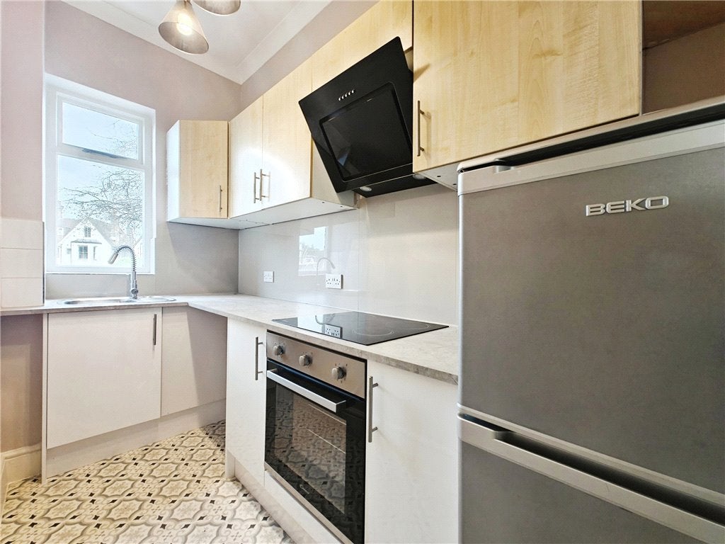 Flat Baillie Road in Guildford