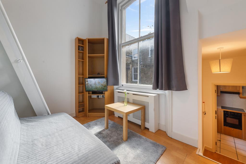Flat Fairholme Road in Greater London