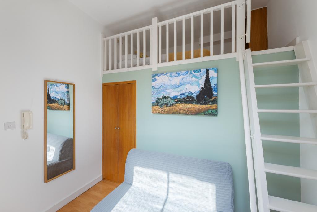 Flat Fairholme Road in Greater London