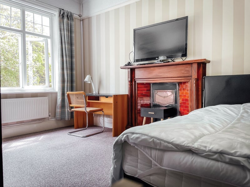Room Stirling Road in Bournemouth