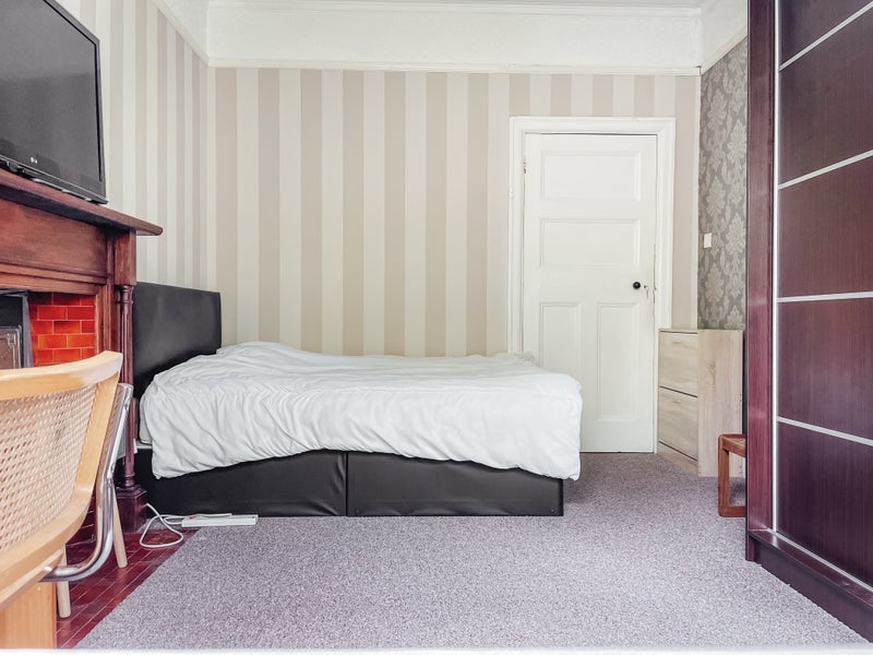 Room Stirling Road in Bournemouth