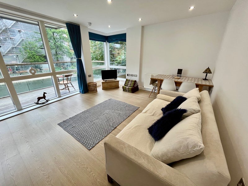 Room Hertford Road in Greater London