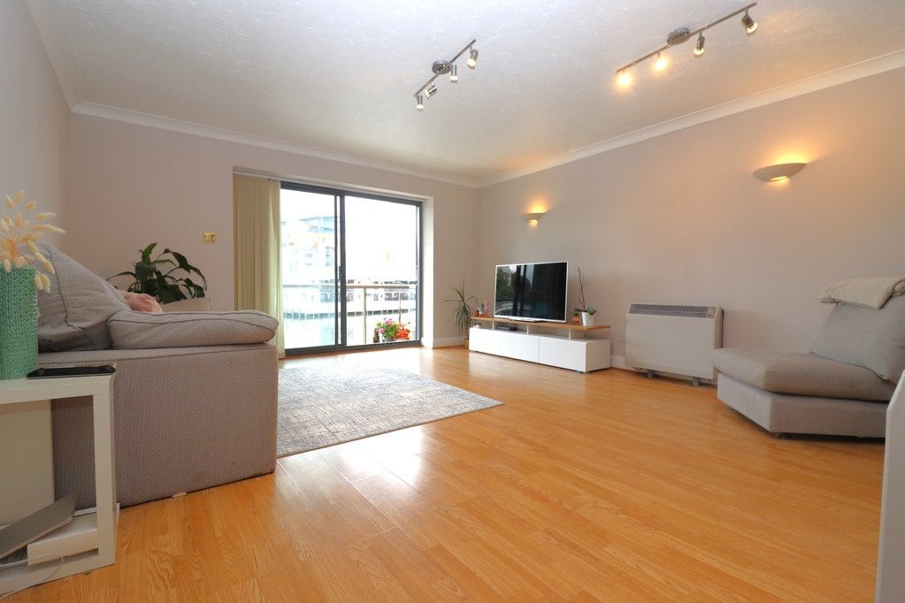 Flat Becketts Place in Greater London