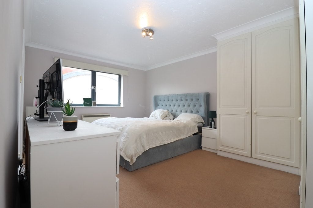 Flat Becketts Place in Greater London