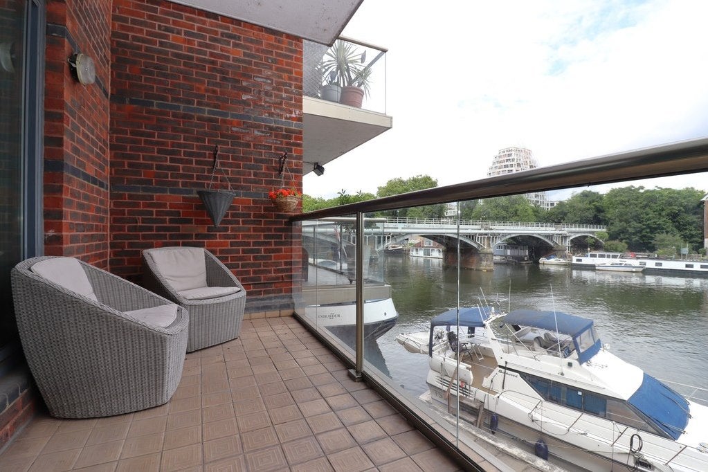 Flat Becketts Place in Greater London