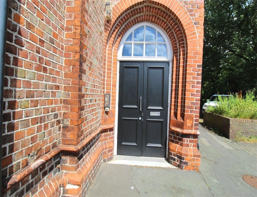 Flat Hapton Place in Stockport