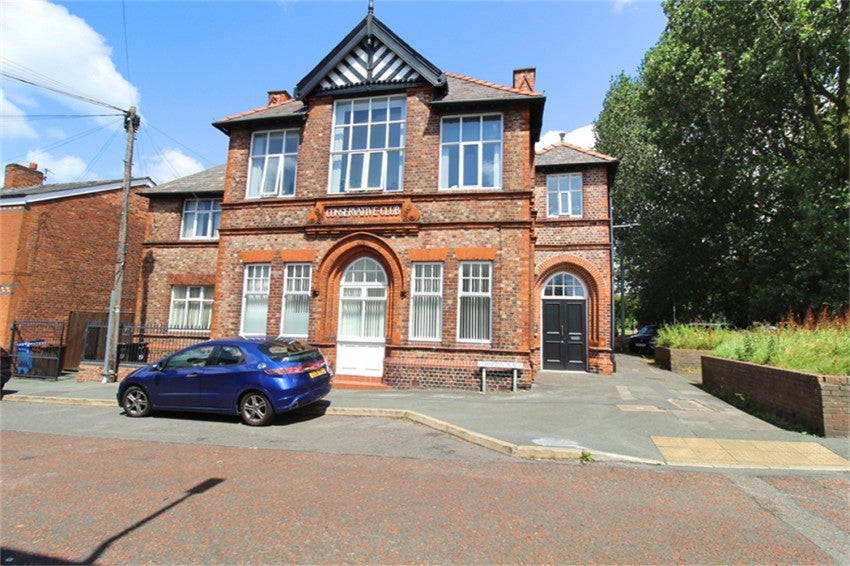 Flat Hapton Place in Stockport
