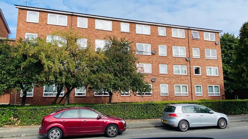 Room Malpas Road in Greater London