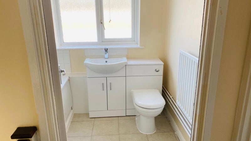 Room Malpas Road in Greater London