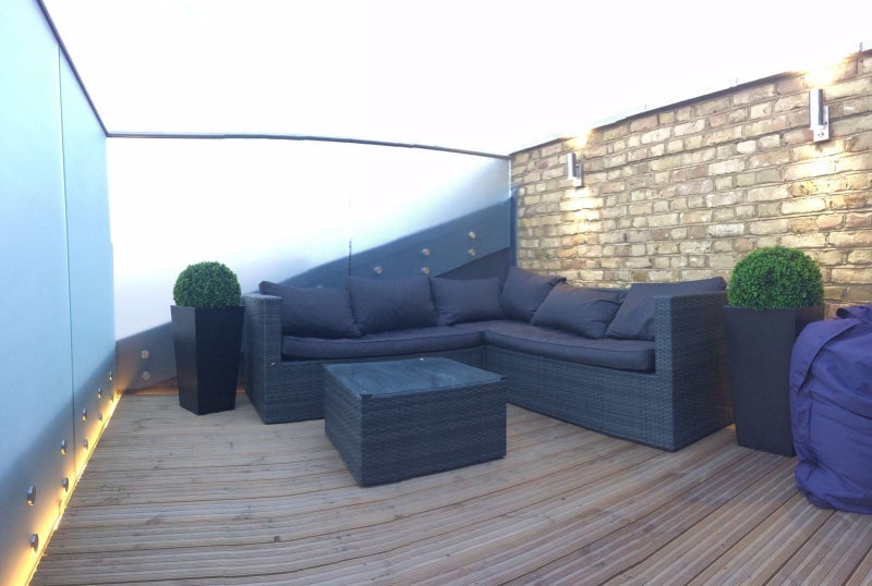 Room Limburg Road in Greater London