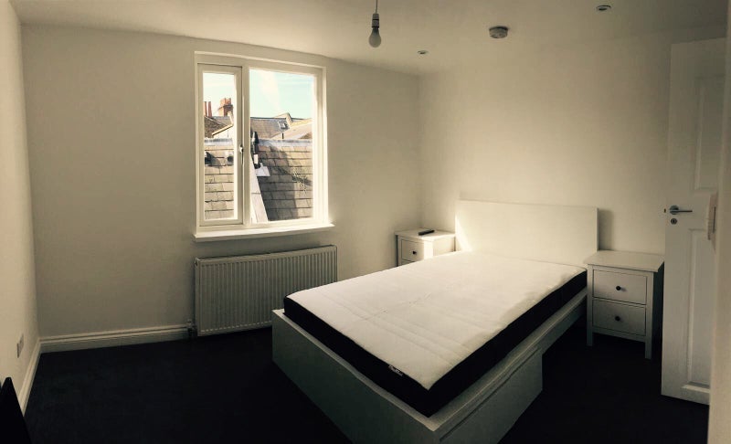 Room Limburg Road in Greater London